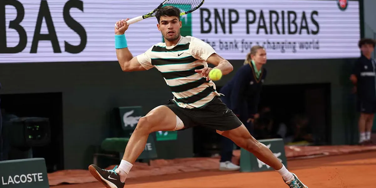 Alcaraz Kalahkan Tommy Paul yang Cedera dan Melaju ke Semifinal di Paris